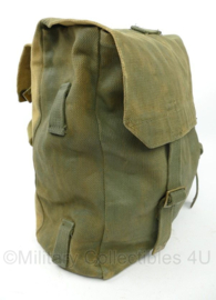 WO2 Britse Largepack rugzak met groene blanko khaki canvas met draagriem 1943 - doorgebruikt door MVO - origineel