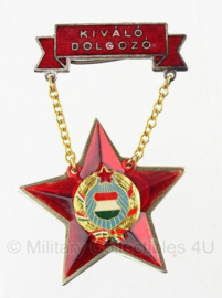 Hongaarse medaille 1970/1979 - in doosje kivalo dolgozo medal - origineel