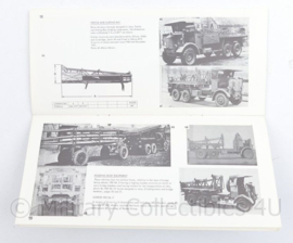 Naslagwerk British Army 1939-1945 Gun Tractors bridging vehicles Ambulances