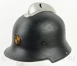 WO2 Duitse helmpot met replica BMW decal