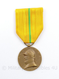 Belgische Medaille Albert V Rex 1909-1934 met doosje  - 9 x 4 cm - origineel