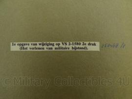 Nederlandse leger voorschrift Het verlenen van militaire bijstand in Nederland VA 2-1580 uit 1960 - afmeting 14 x 21 cm - origineel