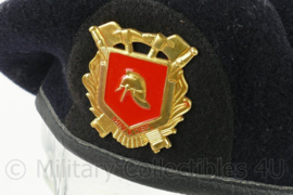 Baret Brandweer Ministerie van Defensie met insigne - maat 56 / 1998 - maker Kangol - Zeldzaam! - origineel