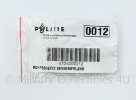 Politie korpsbrevet Kennemerland  - nieuw in de verpakking - 7 x 4,5 cm - origineel