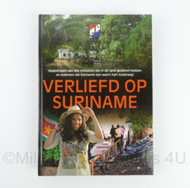 Boek Verliefd op Suriname, Opgedragen aan alle militairen die in dit land gediend hebben en iedereen die Suriname een warm hart toedraagt