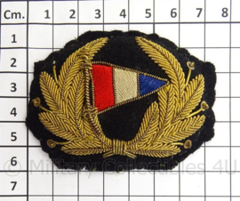 Pet embleem met Nederlandse vlag - Antiek - afmeting 7,5 x 6 cm - Origineel