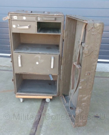 US Army Transportable Field Office box met lades - 48 x 48 x 81 cm - origineel