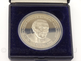 Bundesrepubliek Deutschland Bundeskanzler konrad adenauer penning in doosje 1992 - 6,5 x 6,5 cm - origineel