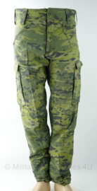 Nieuwste model Jungle FR Permethrine jas en broek brandwerend- maat Medium - gedragen - origineel