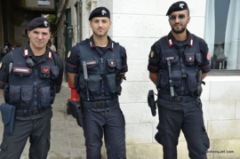 Italiaanse Carabinieri gevechtsjas met origineel ITALIA embleem en rode bies - maat 52 - origineel