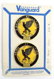 US Army 1st Cavalry unit crest Regiment insigne set - maker Vanguard - op origineel karton - doorsnede 3 cm - originele set