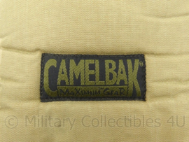 KL Landmacht Camelbak met desert en woodland cover - afmeting 44,5 x 16 cm - origineel