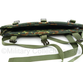 Padded Tasmanian Tiger Scope Weapon carry bag in flecktarn camo - ook als mat voor 2 poot te gebruiken - 41,5 x 9,5 x 5 cm - origineel