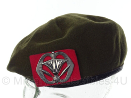 KL Nederlandse leger baret met Militaire Administratie insigne - vorig model - 55 t/m 60 cm - origineel