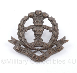 Britse cap badge Middlesex Regiment - 5 x 4,5 cm - origineel