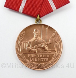 DDR NVA medaille für treue Dienste in den Kampfgruppen im bronze in doosje - origineel