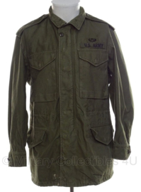 US M51 field jacket M-1951 field coat met insignes en jumpwing  - 1964 gedateerd - maat Small Short - origineel