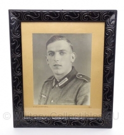 Foto in originele lijst WO2 soldaat  met M36 uniform 46 x 40 cm - origineel 1942