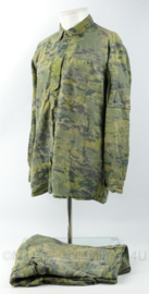 Nieuwste model Jungle FR Permethrine jas en broek brandwerend- maat Medium - gedragen - origineel