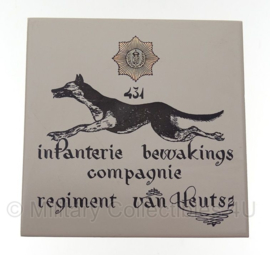 Porseleinen wandbord 431e regiment Bewakings Compagnie Regiment van Heutsz - 15 x 15 cm - origineel