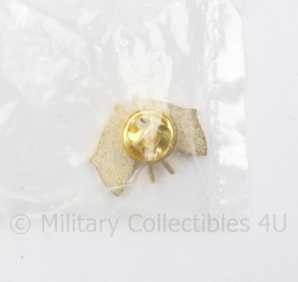 Nederlands Duitse Corps landsvlaggen speld 15 jaar samenwerking  - 2 x 2,5 cm - origineel