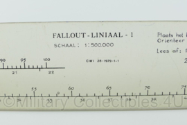 Defensie Fallout liniaal 1:50 000 - 52,5 x 6 cm - origineel 1979