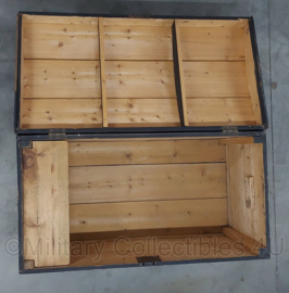 KMAR Koninklijke Marechaussee mega grote kist op wielen - 121,5 x 62,5 x 70 cm - gebruikt - origineel - ALLEEN ophalen