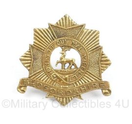 Britse Bedfordshire Regiment cap badge - 3 x 3 cm -  origineel