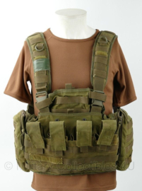 TT Tasmanian Tiger TT Chest Rig MK II met M4 C7 C8 mag pouches - gedragen - origineel