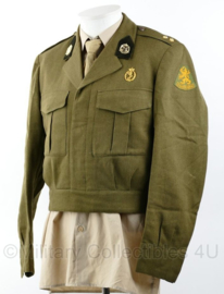 MVO officiers uniform jas Geneeskundige Troepen - met brevet op de borst en overgangsmodel kraagspiegels - 1e Luitenant Arts - maat 48 - origineel