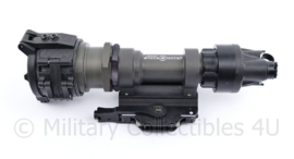 Surefire M952 KIT01  Millennium Light System wapenlamp - nieuw in de verpakking met M93 Surefire Weapon mount, P60 reserve lamp en afstandsschakelaar - 17,5 x 4,5 x 6 cm - origineel