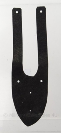 WO2 Duits flap om een verrekijker aan een uniformknoop te hangen- 5 x 16 cm - replica