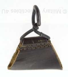 Franse leger zwarte lederen koppelstuk driehoek (voor bevestigen draagstel)- origineel