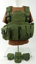 Profile Equipment plate carrier met mag pouch, dump pouch en HG tassen - licht gedragen - origineel