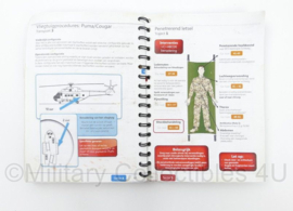 KL Nederlandse leger Klinische Richtlijnen voor Operationeel Optreden zakboek voor de Geneeskundige Verzorger & Gewondenhelper VS 8-570 - origineel