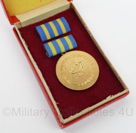 DDR NVA medaille Für treue Dienste bei der Deutschen Post im gold in doosje - origineel