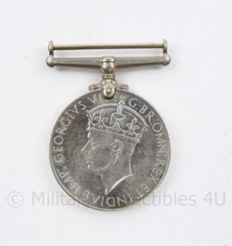 WO2 Britse War Medal 1939 1945 - 4 x 5 cm -  origineel