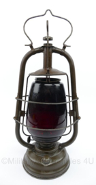 WO2 model lantaarn  met rood glas - 22 x 16 x 45 cm - origineel