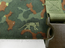 Padded Tasmanian Tiger Scope Weapon carry bag in flecktarn camo - ook als mat voor 2 poot te gebruiken - 41,5 x 9,5 x 5 cm - origineel