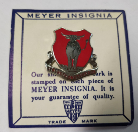 US Army 5th Engineer Battalion unit crest "strength and courage" metaal - maker Mayer" - origineel