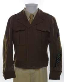 WO2 US Ike jacket met originele Sergeant and Service stripes insignes model 1944 - size 36S - origineel