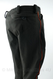 Zwarte pofbroek broek met rode bies - 86 cm buikomtrek - gedragen - origineel