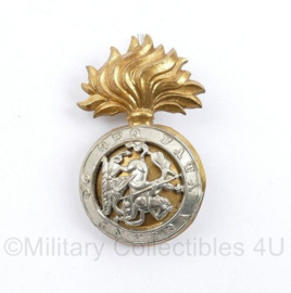Britse cap badge Royal Northumberland Fusiliers - 4,5 x 3 cm - origineel