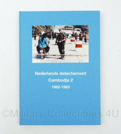 Herinneringsboek Nederlands Detachement Cambodja 2 1992-1993 - 21,5 x 1,5 x 30,5 cm - origineel