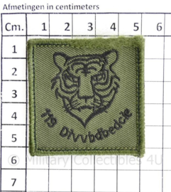 Defensie borst embleem  119 DIVVBDBEDCIE Divisie Verbindingsbedieningscompagnie - met klittenband - 5 x 5 cm - origineel