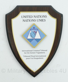 United Nations International Criminal Tribunal wandbord - 18 x 1,5 x 22,5 cm - origineel
