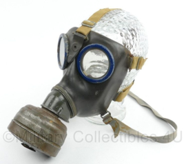 WO2 Duits gasmasker 1943 met filter  - origineel
