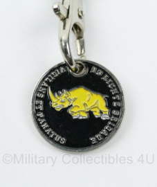 Defensie 13 Lichte Brigade sleutelhanger winkelwagenmuntje - 8,5 x 3 cm - origineel