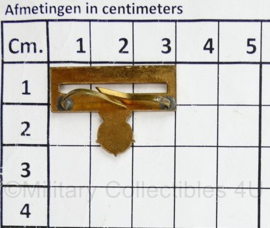 KL MILVA dames  kraaginsigne goudkleurig  1956-1962  Rang Hoofd MILVA Geneeskundige dienst 3e klasse PAAR - 3 x 2,5 cm - origineel