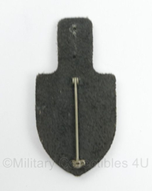 Oostenrijkse leger BAB 8 Brigade Artillerie Bataillon 8 borsthanger - 9,5 x 4,5 cm - origineel